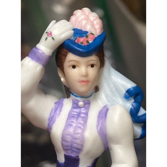 Avon Mrs PFE Albee Miniature Figure and Plastic Display Dome - Picture 8 of 11